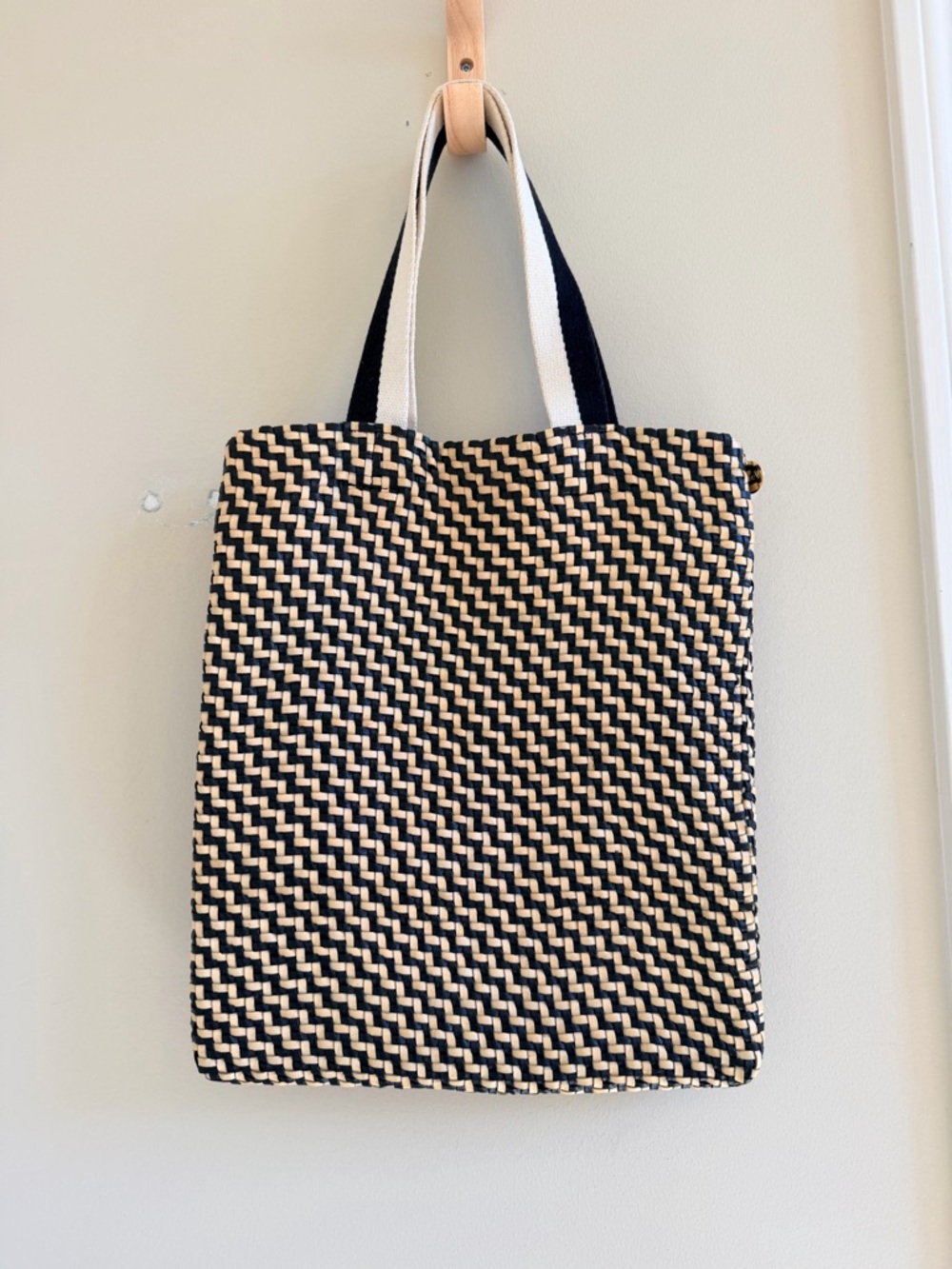 Clare V Carryall tote- Black & Cream
Zig-Zag Original: $495